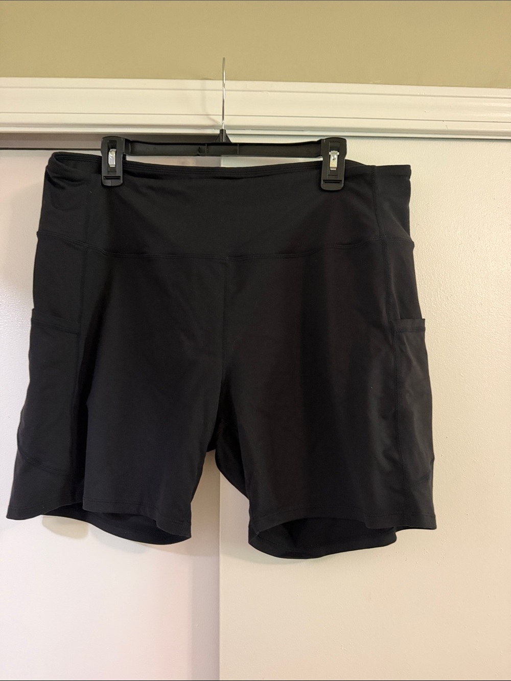 High-Waist Black Athletic Shorts with Side Pockets